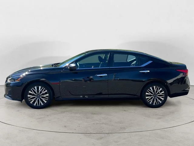 Used 2024 Super Black Nissan 2.5 SV image 2