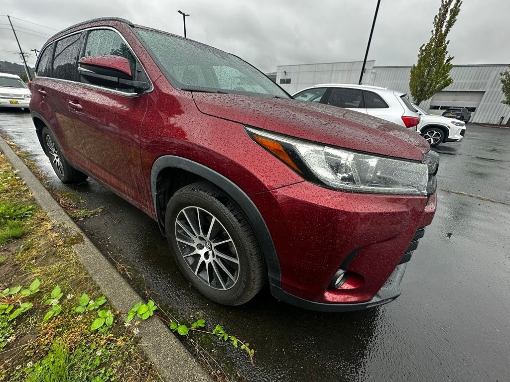 Used 2018 Red Toyota SE image 11