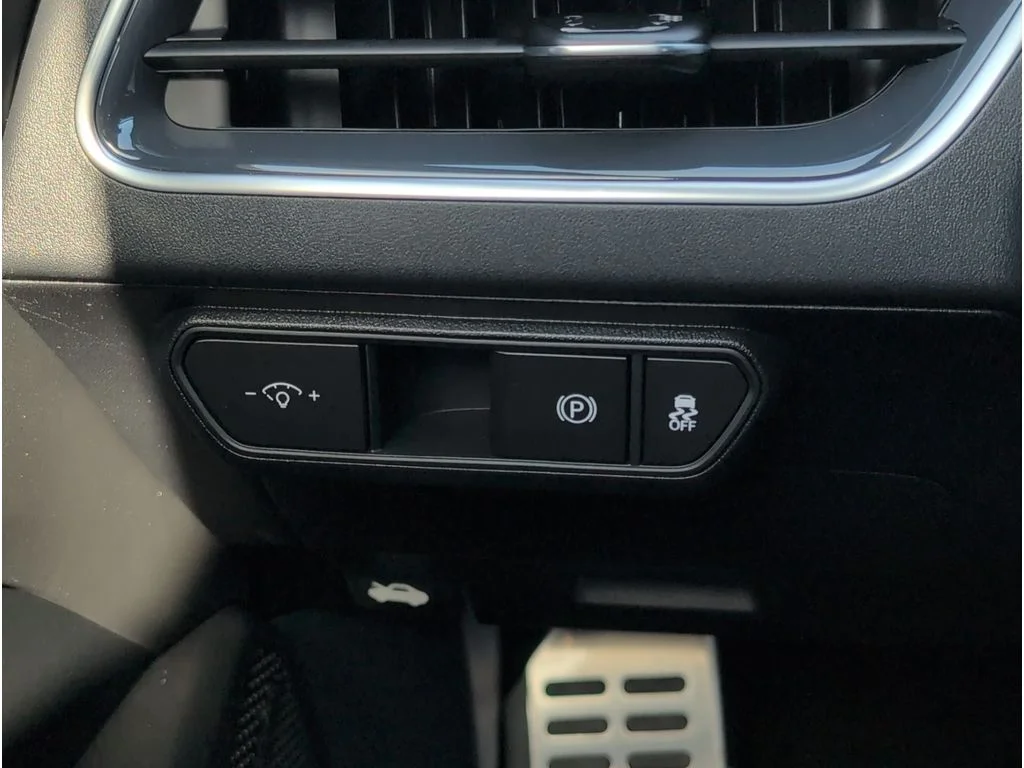 New 2026 Snow White Pearl Kia GT-Line Turbo image 27