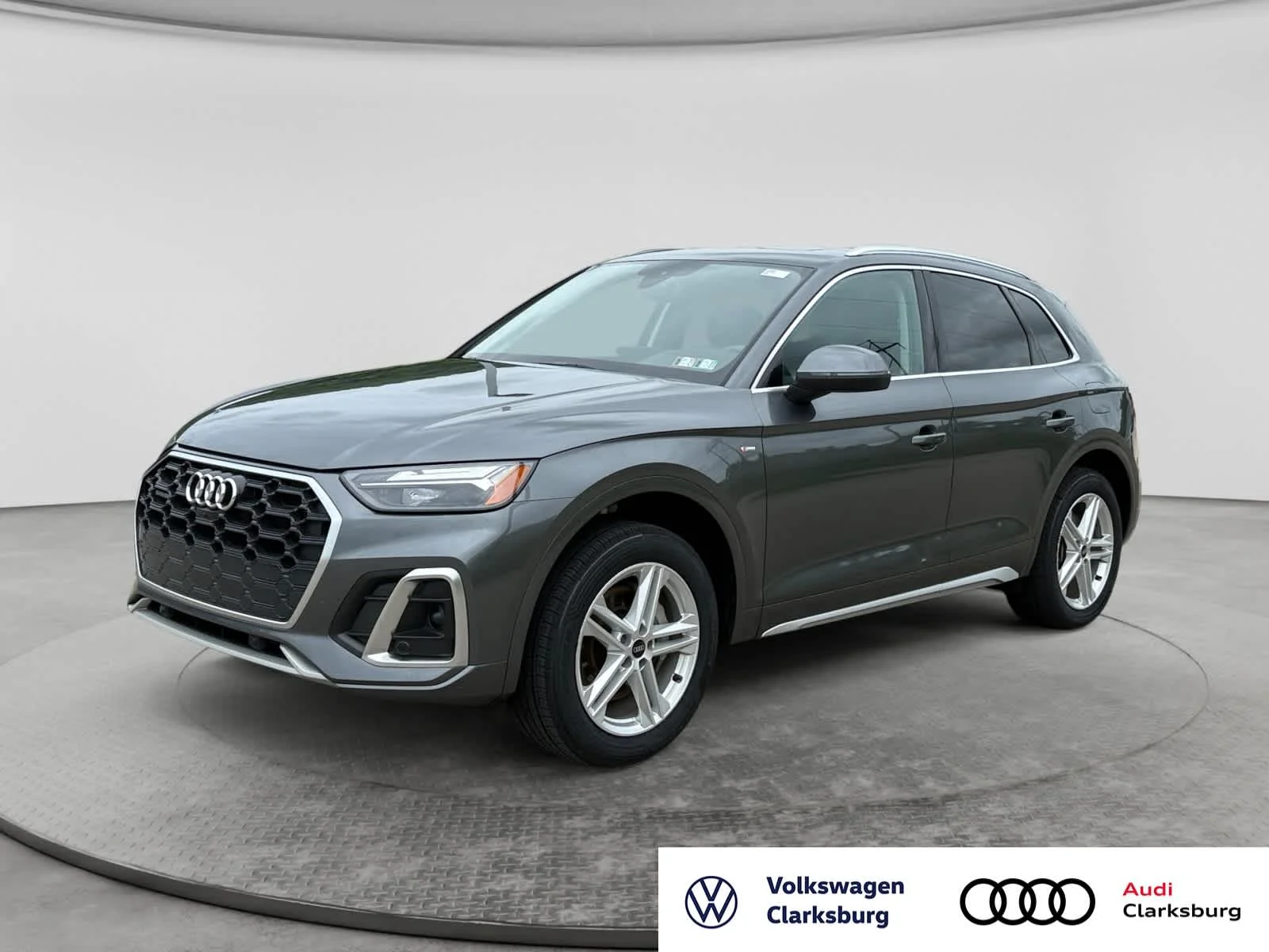 2023 Audi Q5 55 e Premium Plus's photo