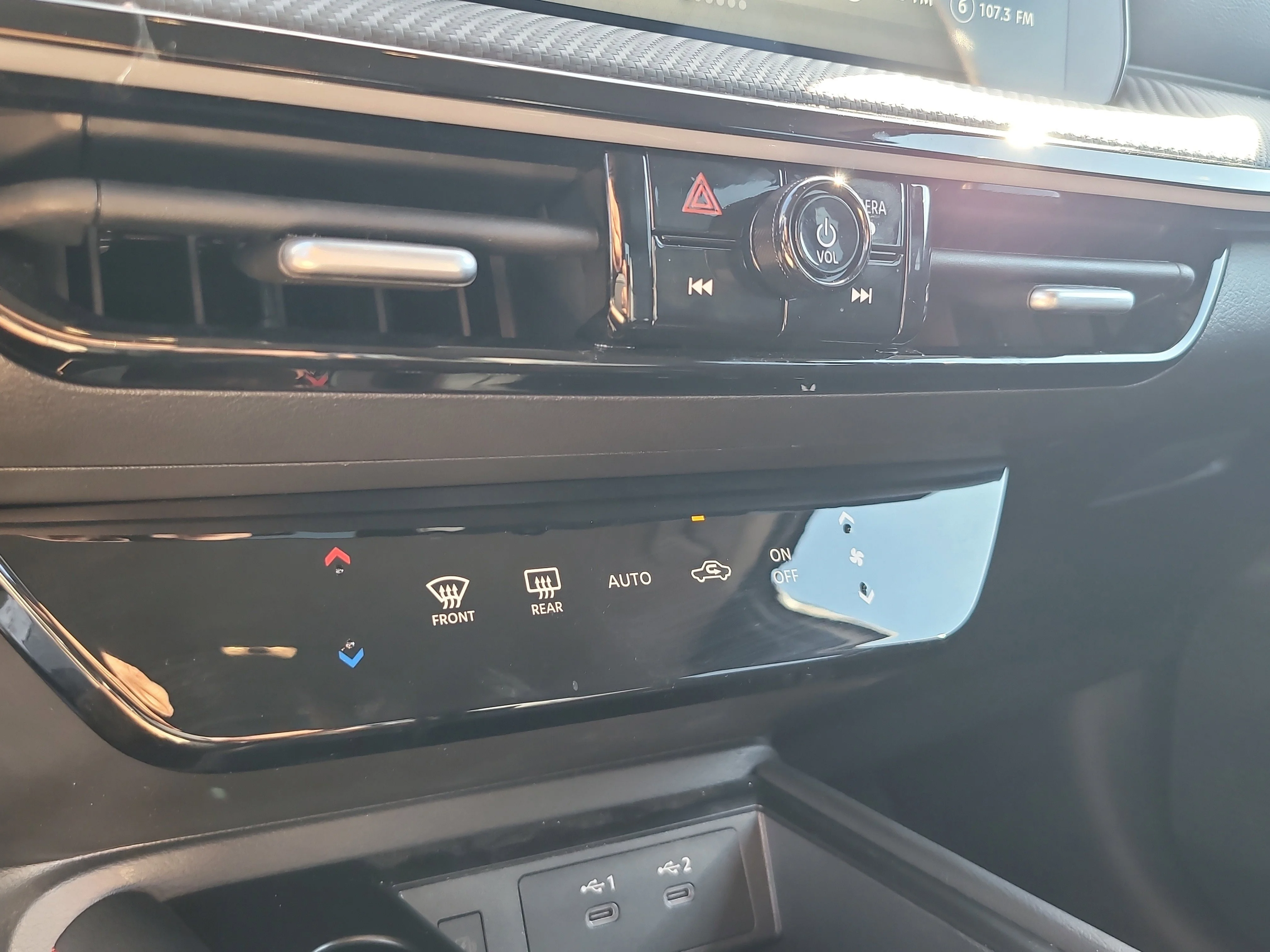 Used 2025 Aspen White Tricoat Nissan SR image 21