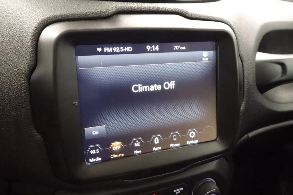 Certified Used 2023 White Jeep Latitude image 34