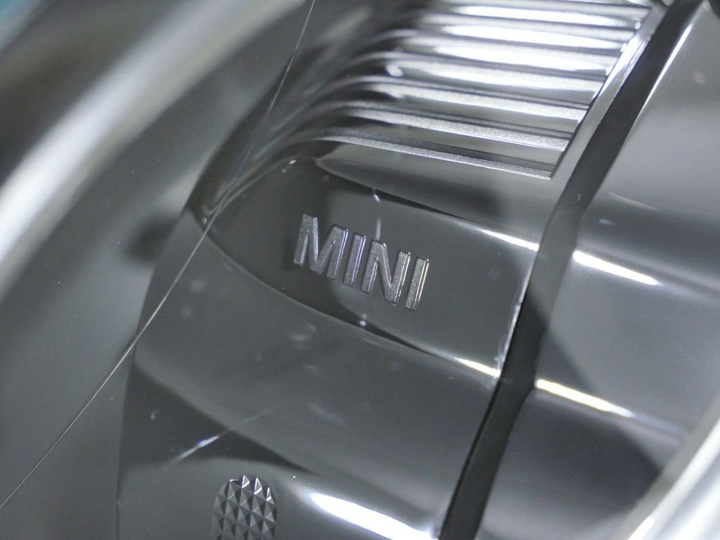Used 2024  MINI Iconic image 5