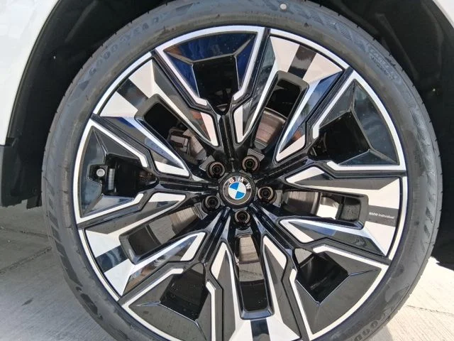 New 2026 Mineral White Metallic BMW 30 xDrive image 19