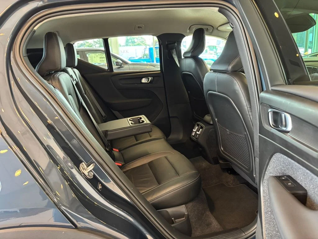 Used 2022 Blue Volvo Momentum image 28