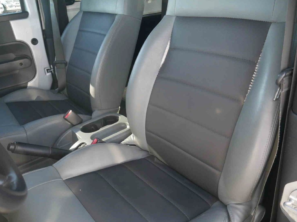 Used 2008 Silver Jeep X image 19