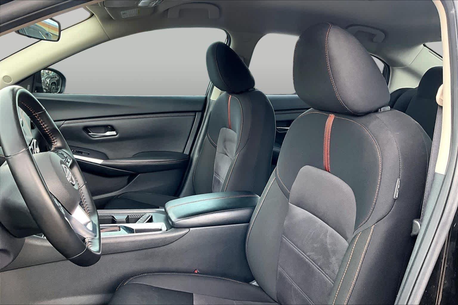 Used 2025 Super Black Nissan SR image 8