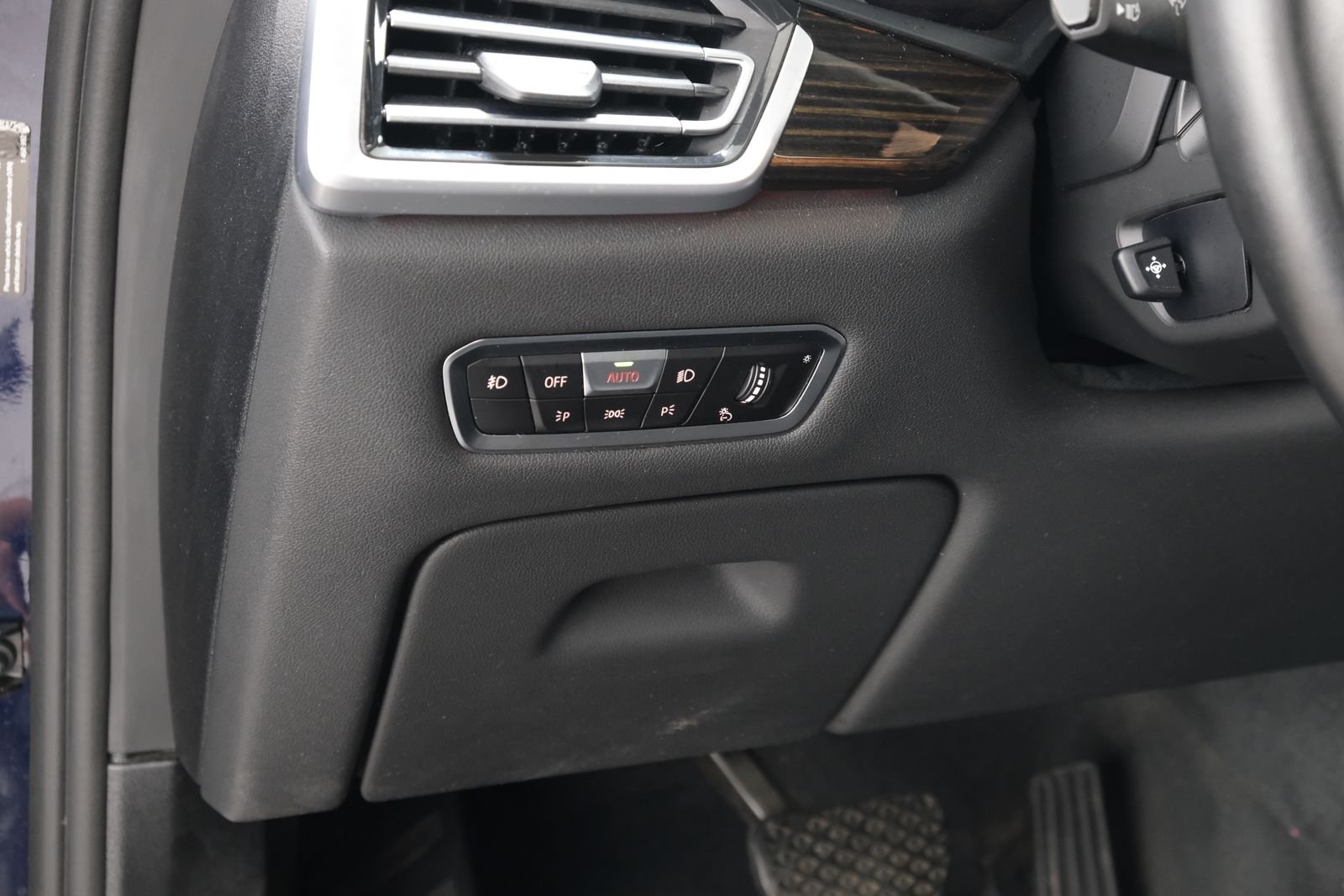 Used 2020 Tanzanite Blue II Metallic BMW xDrive40i image 27