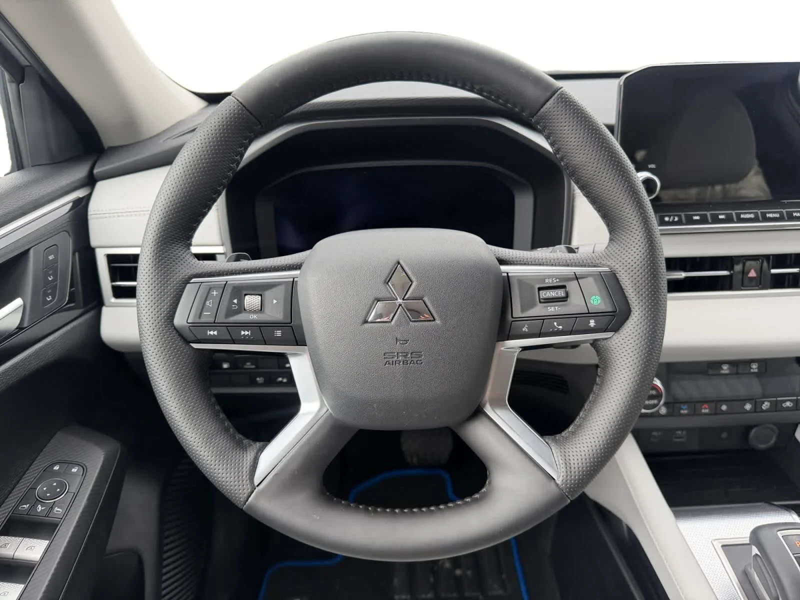 New 2025 Alloy Silver Metallic Mitsubishi SEL image 13