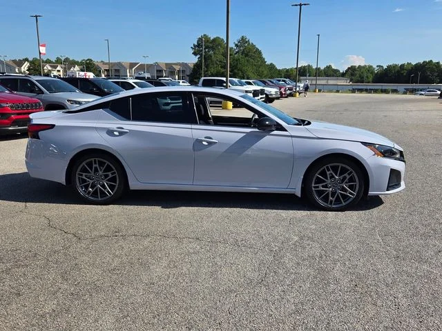 Used 2024 Gray Nissan 2.0 SR image 17