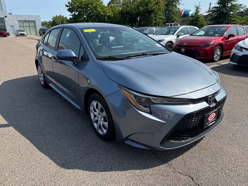 Used 2020  Toyota LE image 9