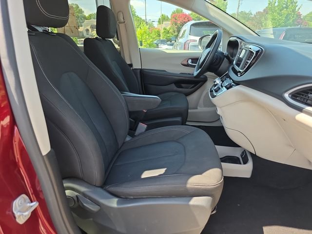 2023 Chrysler Voyager LX - Photo 16