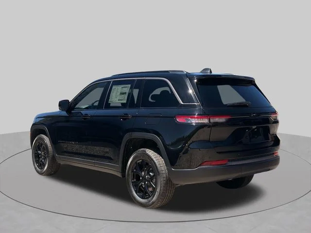 New 2026 Diamond Black Crystal Pearlcoat Jeep Altitude image 6