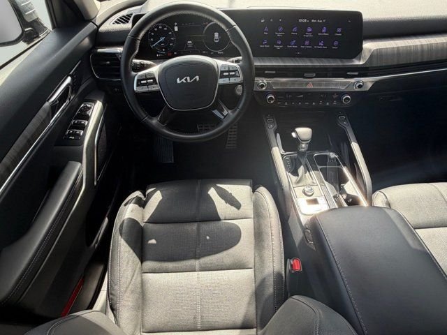New 2025 Silver Kia SX image 28