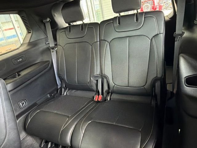 New 2026 Diamond Black Crystal Pearl-Coat Exterior Paint Jeep Limited image 18