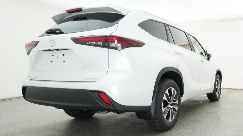 New 2026 Wind Chill Pearl Toyota XLE image 22