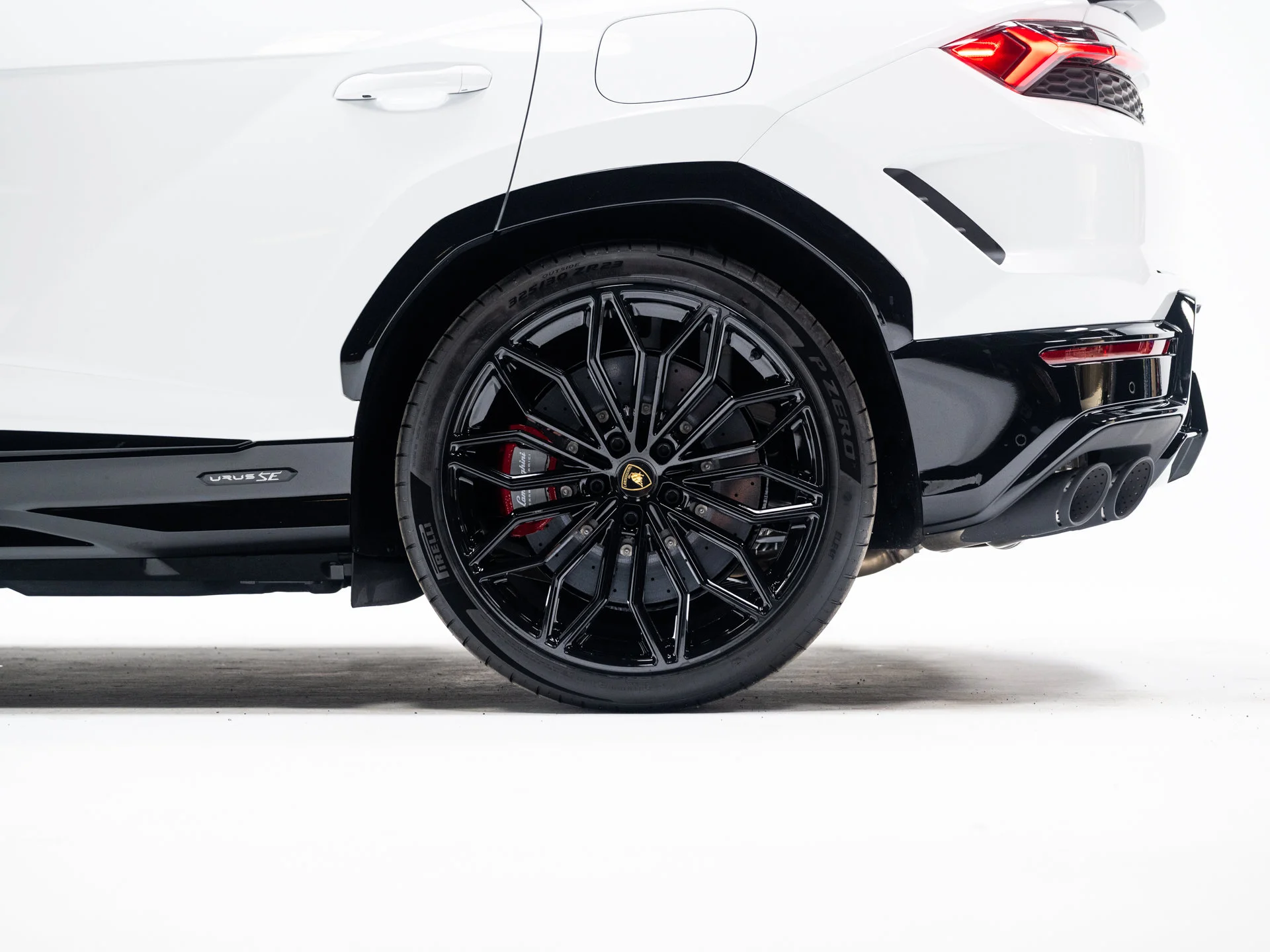 Used 2025  Lamborghini SE image 10