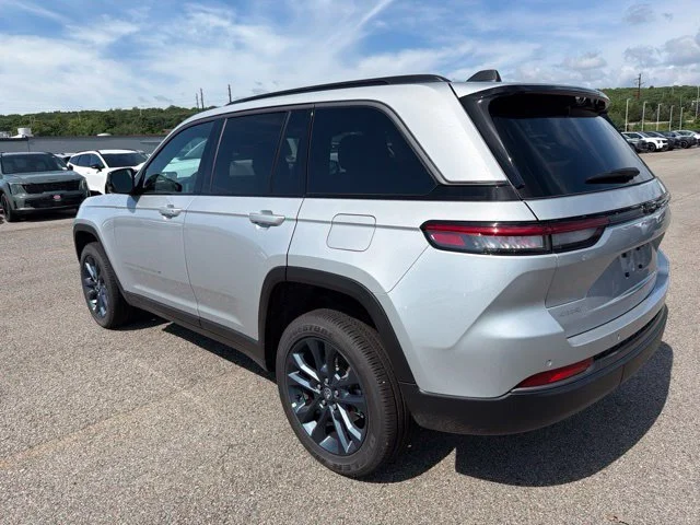 New 2026 Silver Jeep  image 5