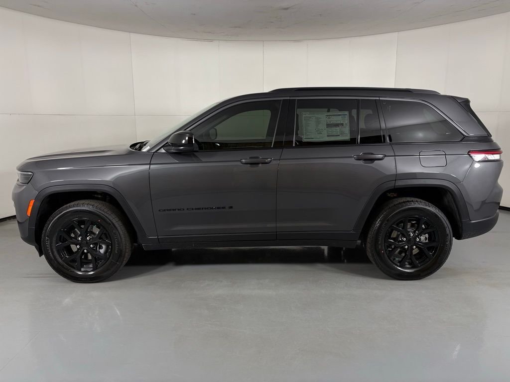 New 2026 Baltic Gray Metallic Clear-Coat Exterior Paint Jeep Altitude image 5