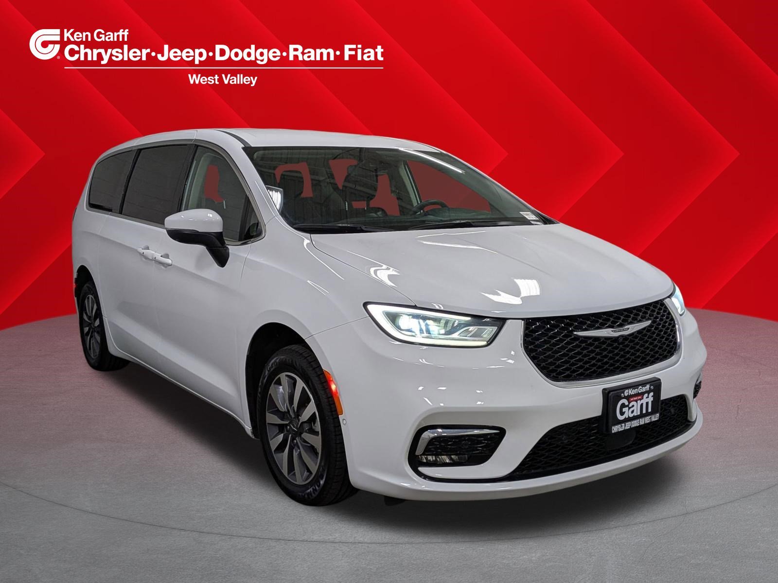 2023 Chrysler Pacifica Hybrid Touring L Hybrid's photo