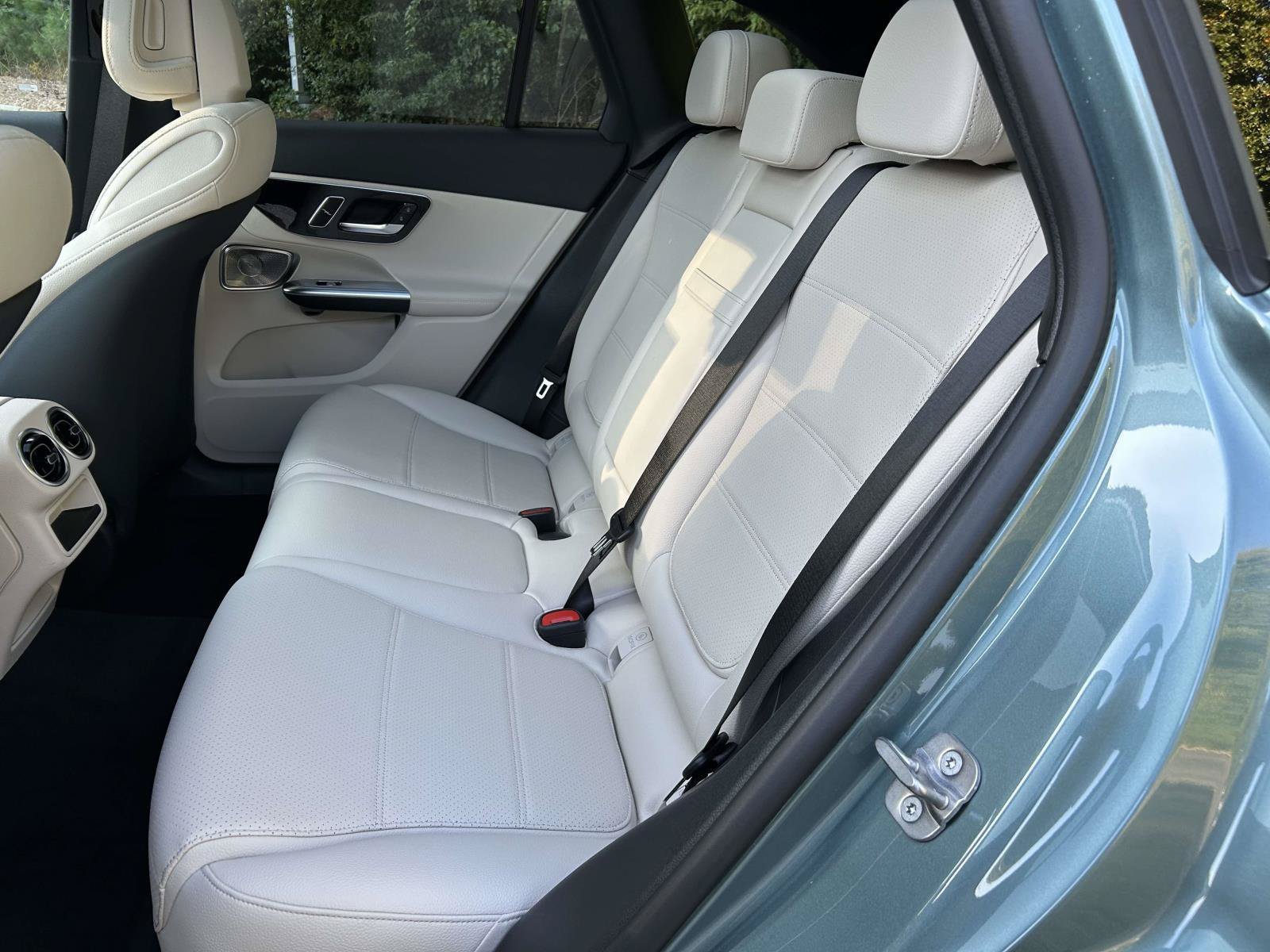 New 2027 Verde Silver Metallic Mercedes-Benz GLC 300 SUV image 37