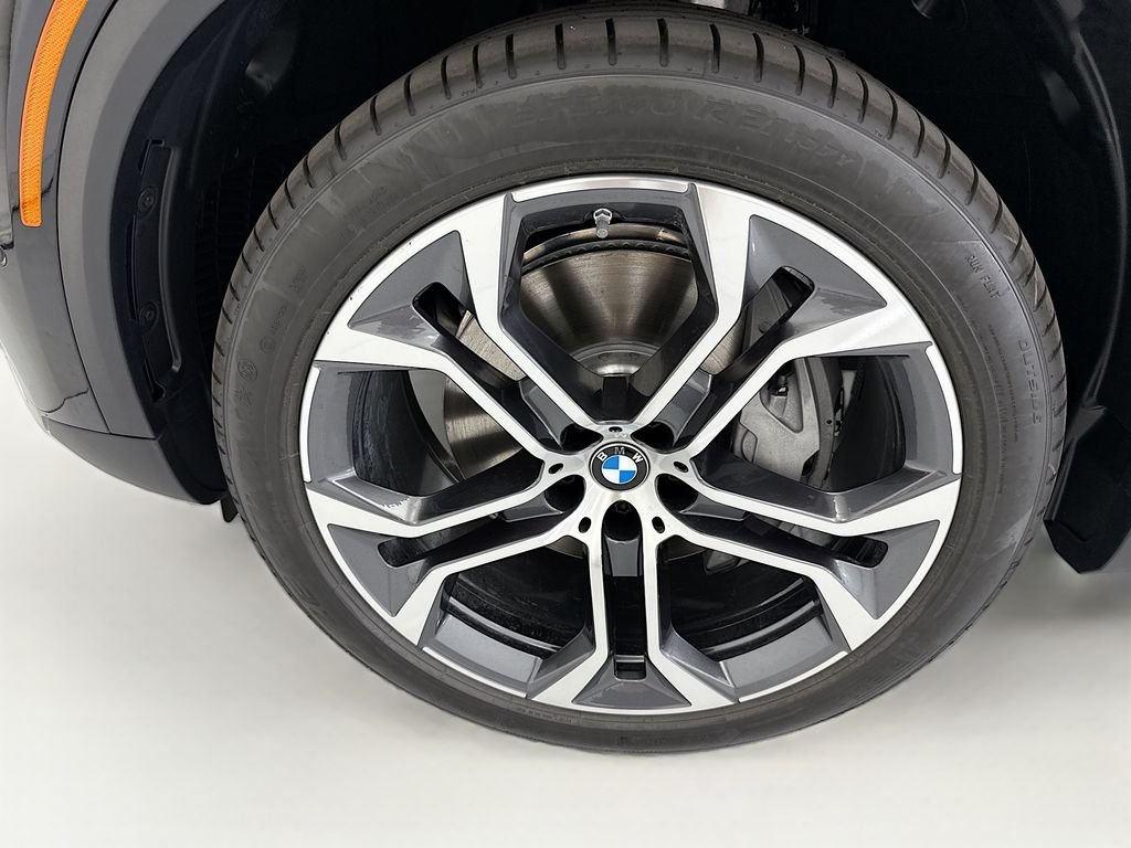 New 2026 Black Sapphire Metallic BMW xDrive50e image 29