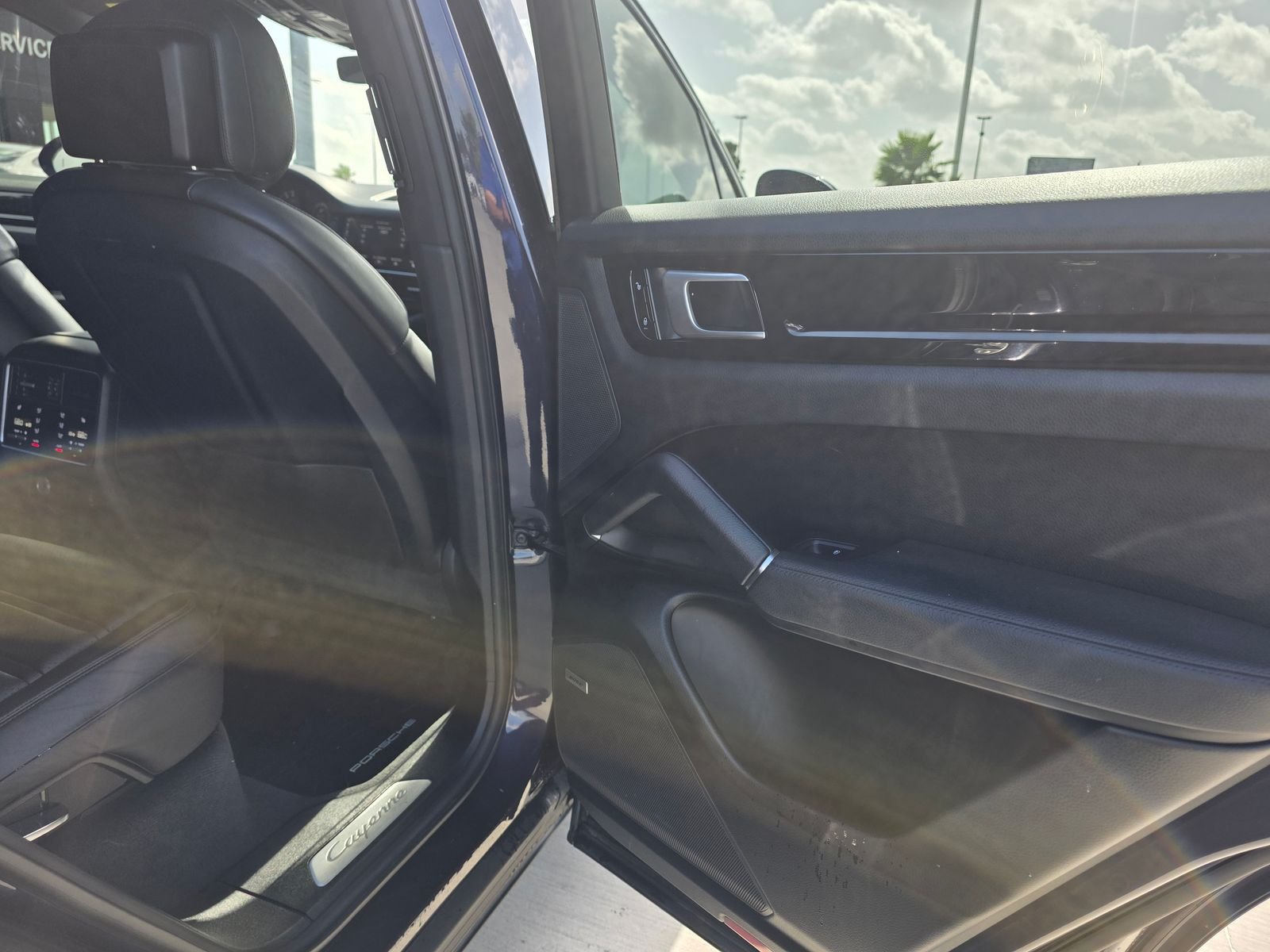 Used 2019  Porsche Base image 16