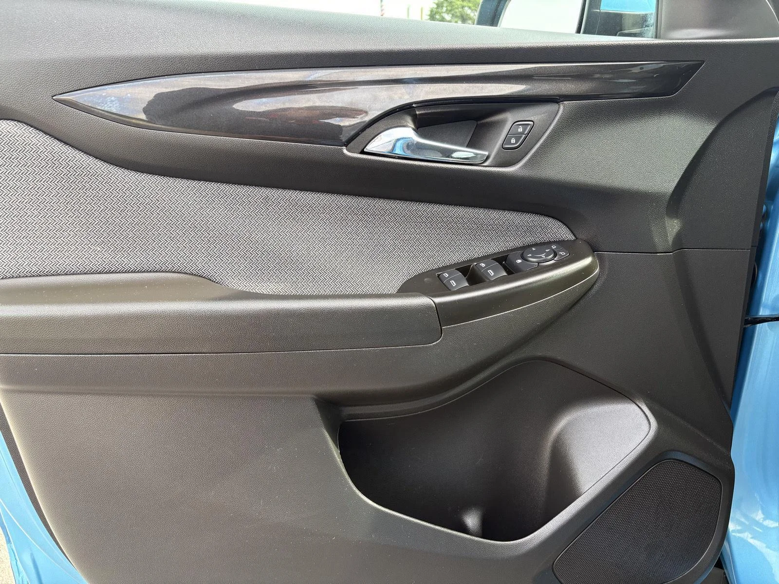 Used 2025 Marina Blue Metallic Chevrolet LT image 27