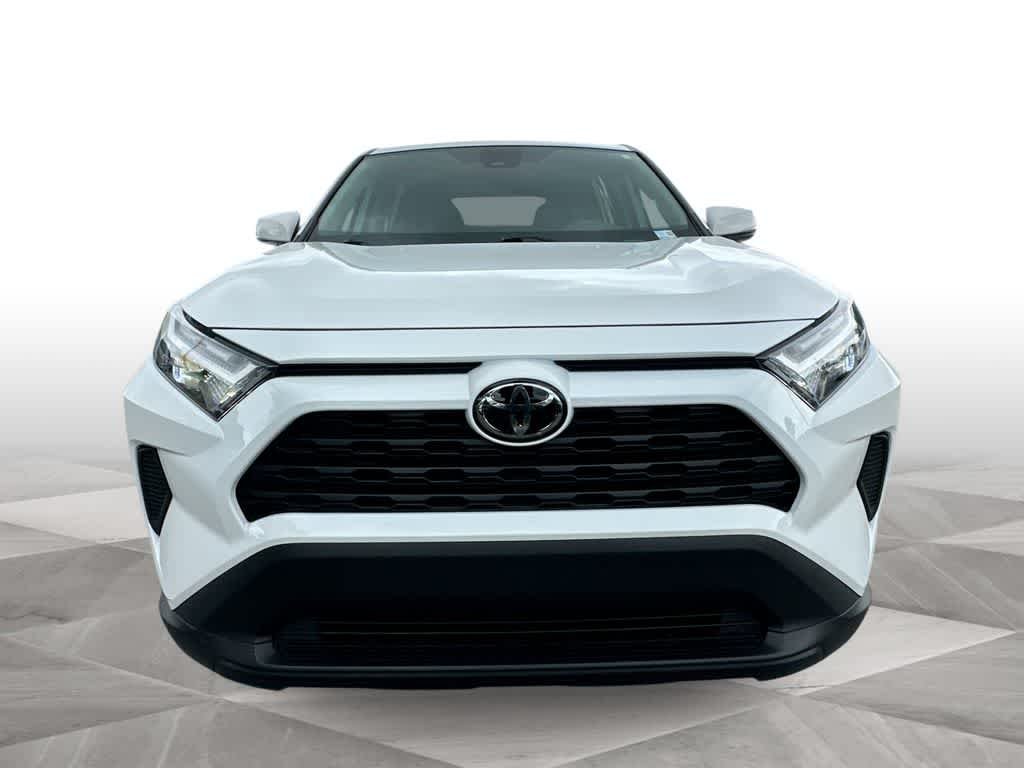 Used 2025 Ice Cap Toyota LE image 3