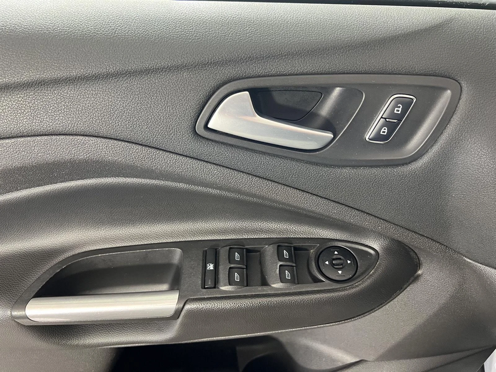 Used 2016 Wh Ford SE image 9