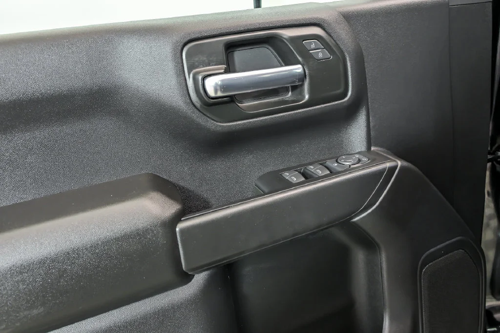 2025 Chevrolet Silverado 1500 Custom - Photo 8