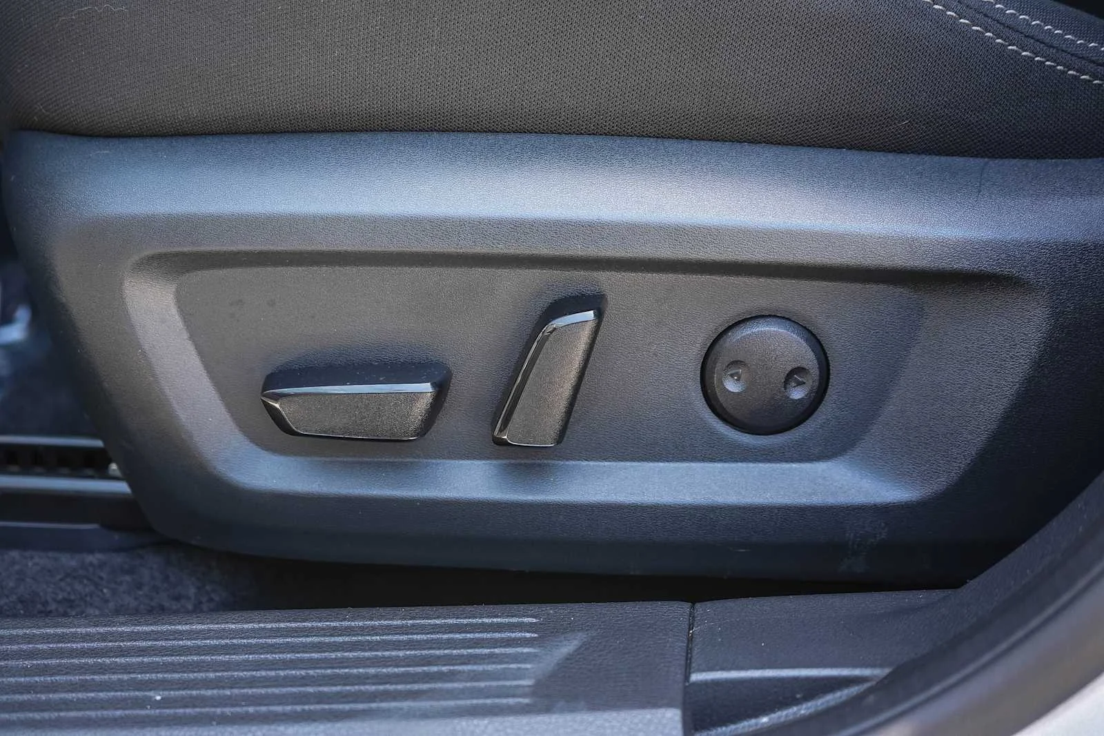 Used 2025 Brilliant Silver Metallic Nissan SV image 20