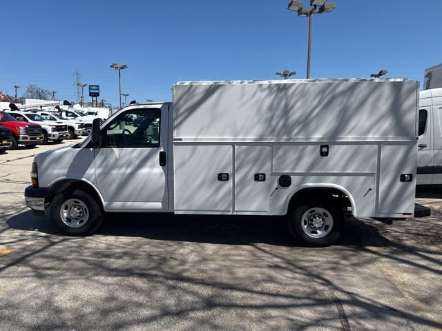 New 2025 Summit White Chevrolet 1WT image 3