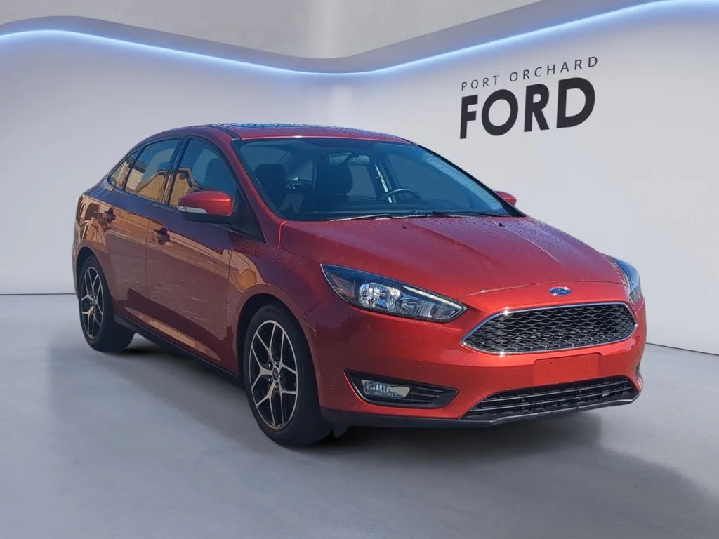Used 2018 Red Ford SEL image 9