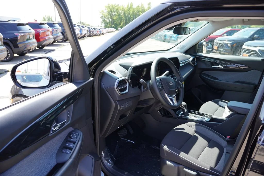 New 2026 Mosaic Black Metallic Chevrolet LT image 10