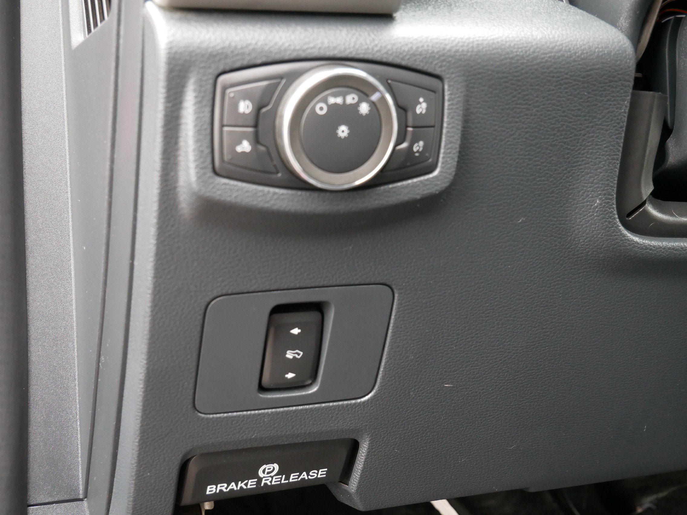 Used 2022 Red Ford LARIAT image 19