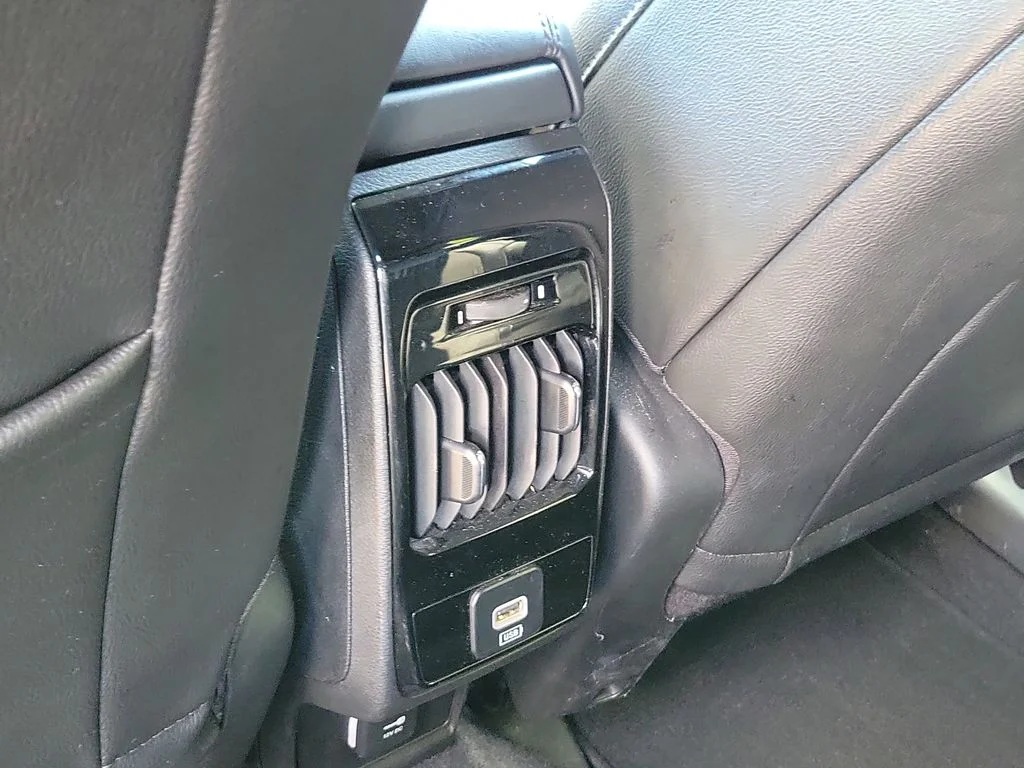 Used 2024 Silver Jeep Latitude image 13