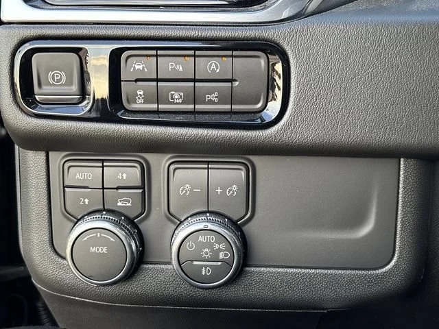 2026 GMC Yukon XL Denali - Photo 17