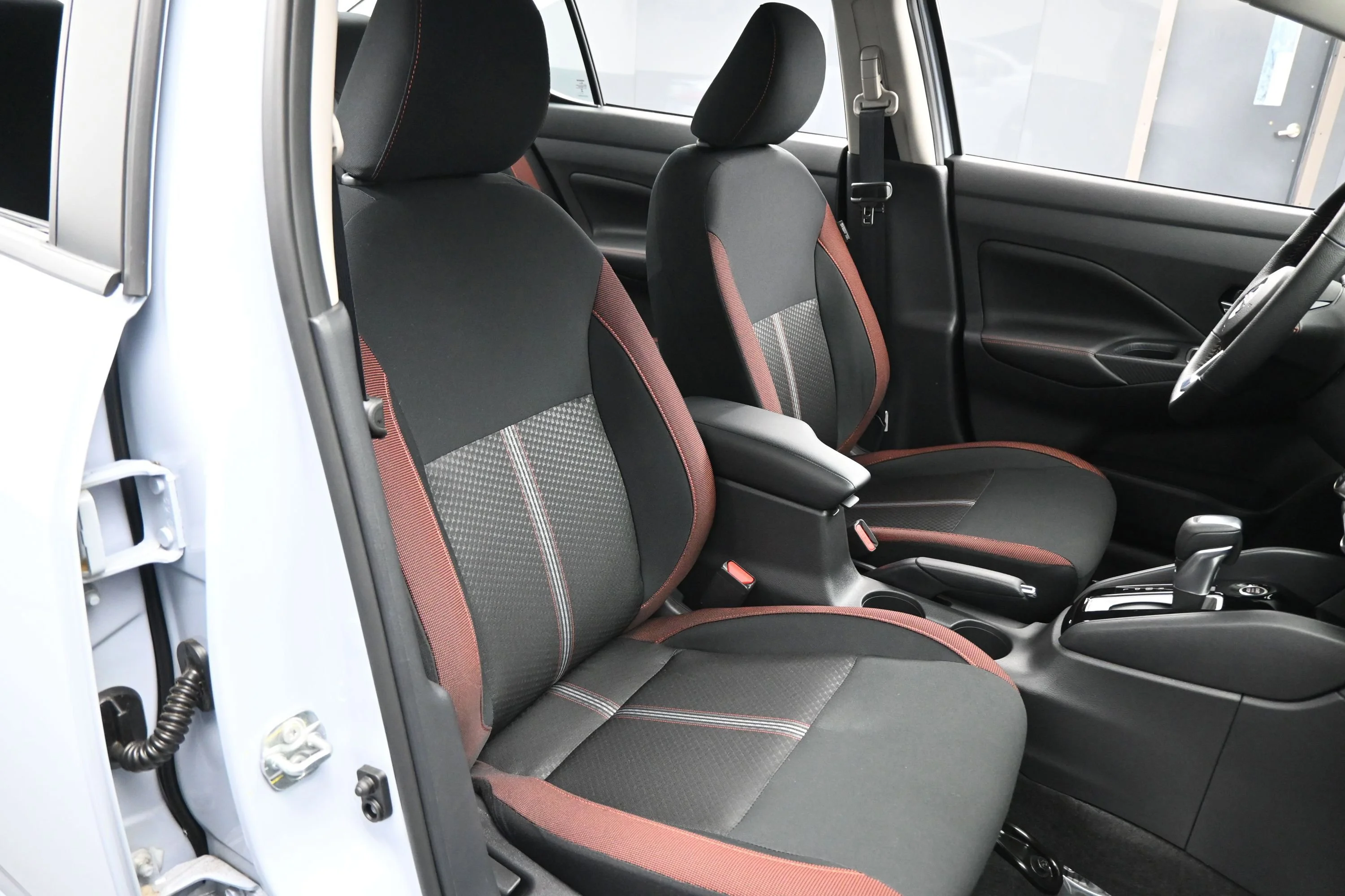 Certified Used 2025 Gray Sky Pearl Nissan SR image 14