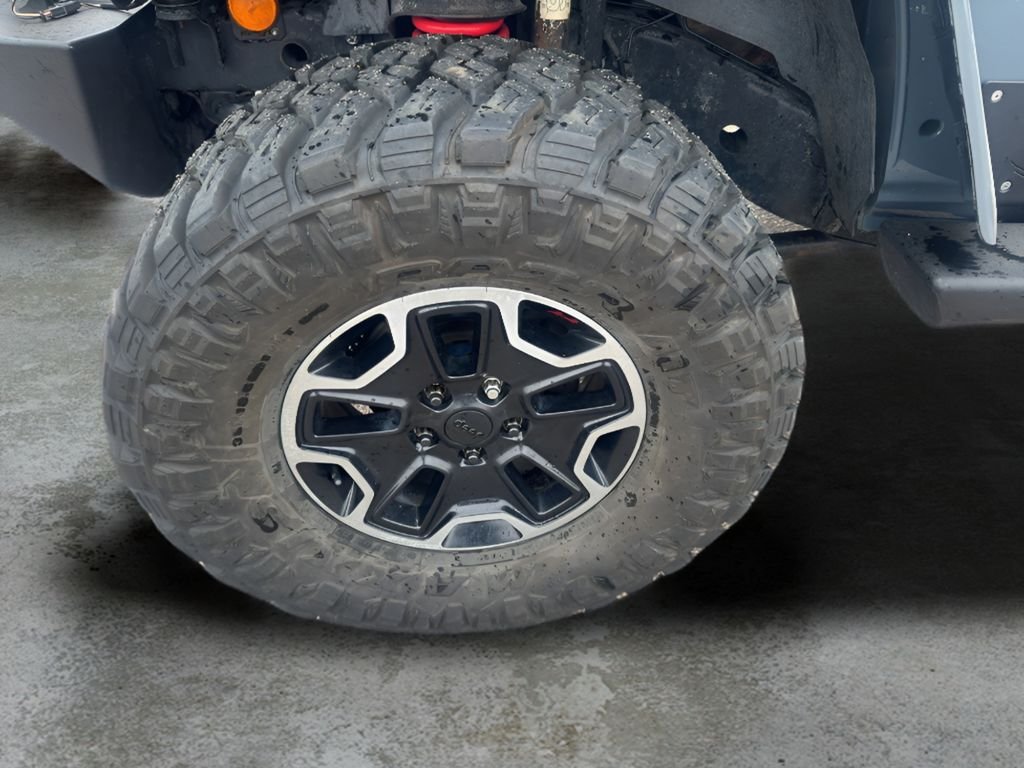 Used 2013  Jeep Rubicon 10th Anniversary image 17