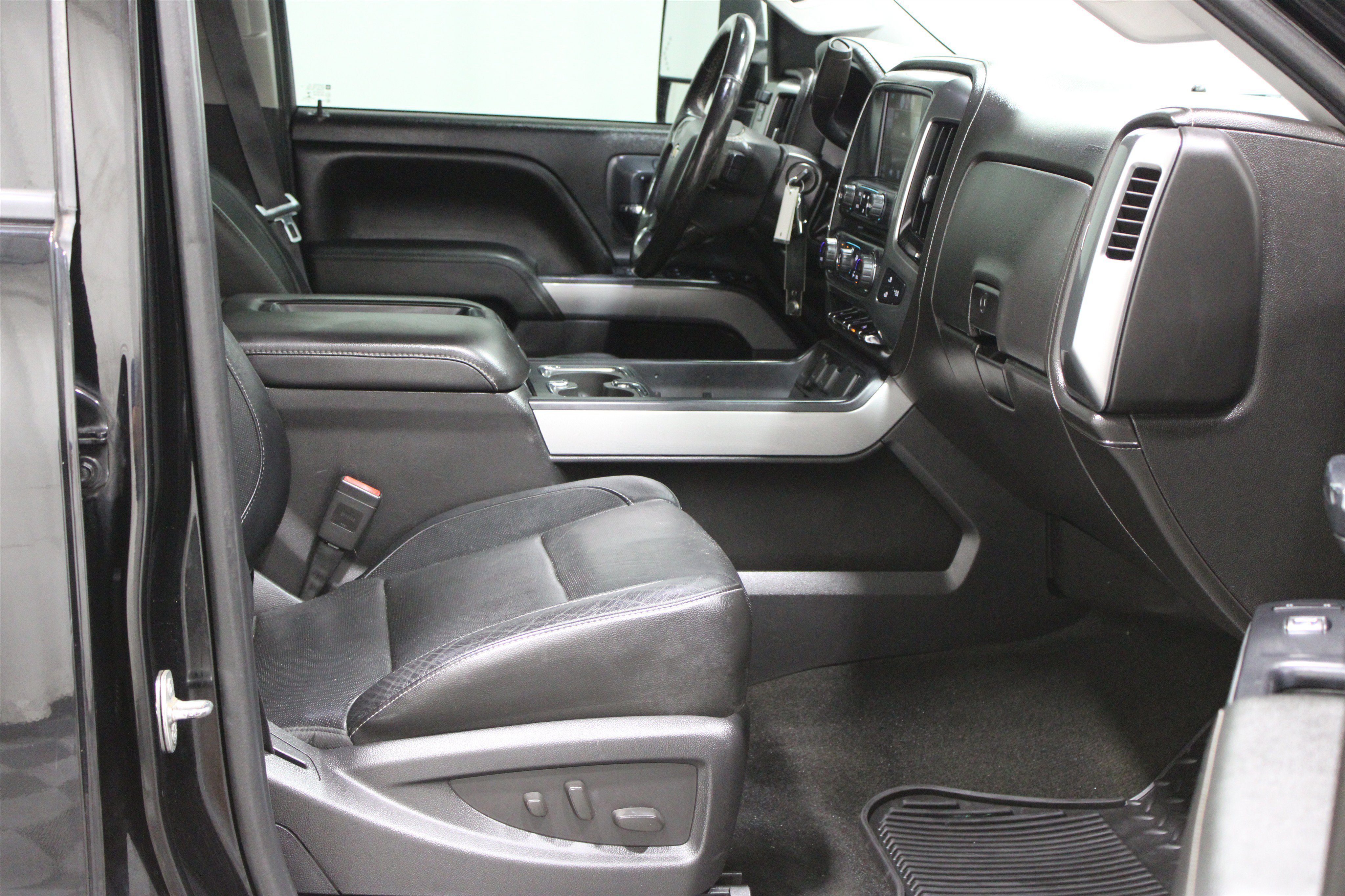 Used 2015 Black Chevrolet LTZ image 24