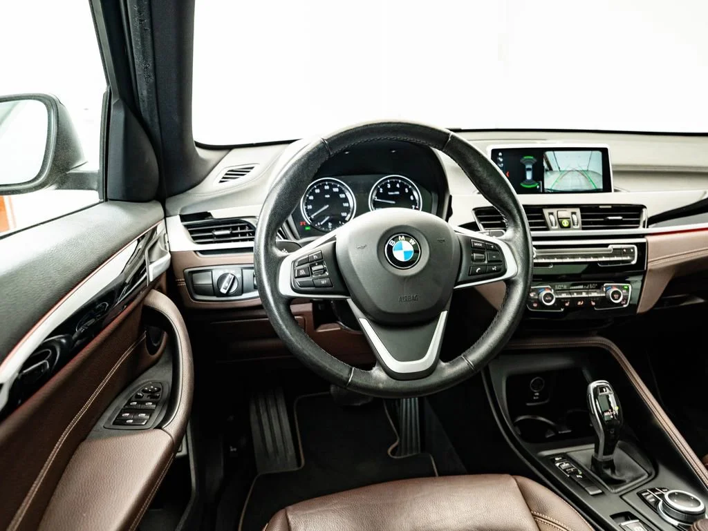 Used 2021 Black Sapphire Metallic BMW sDrive28i image 34