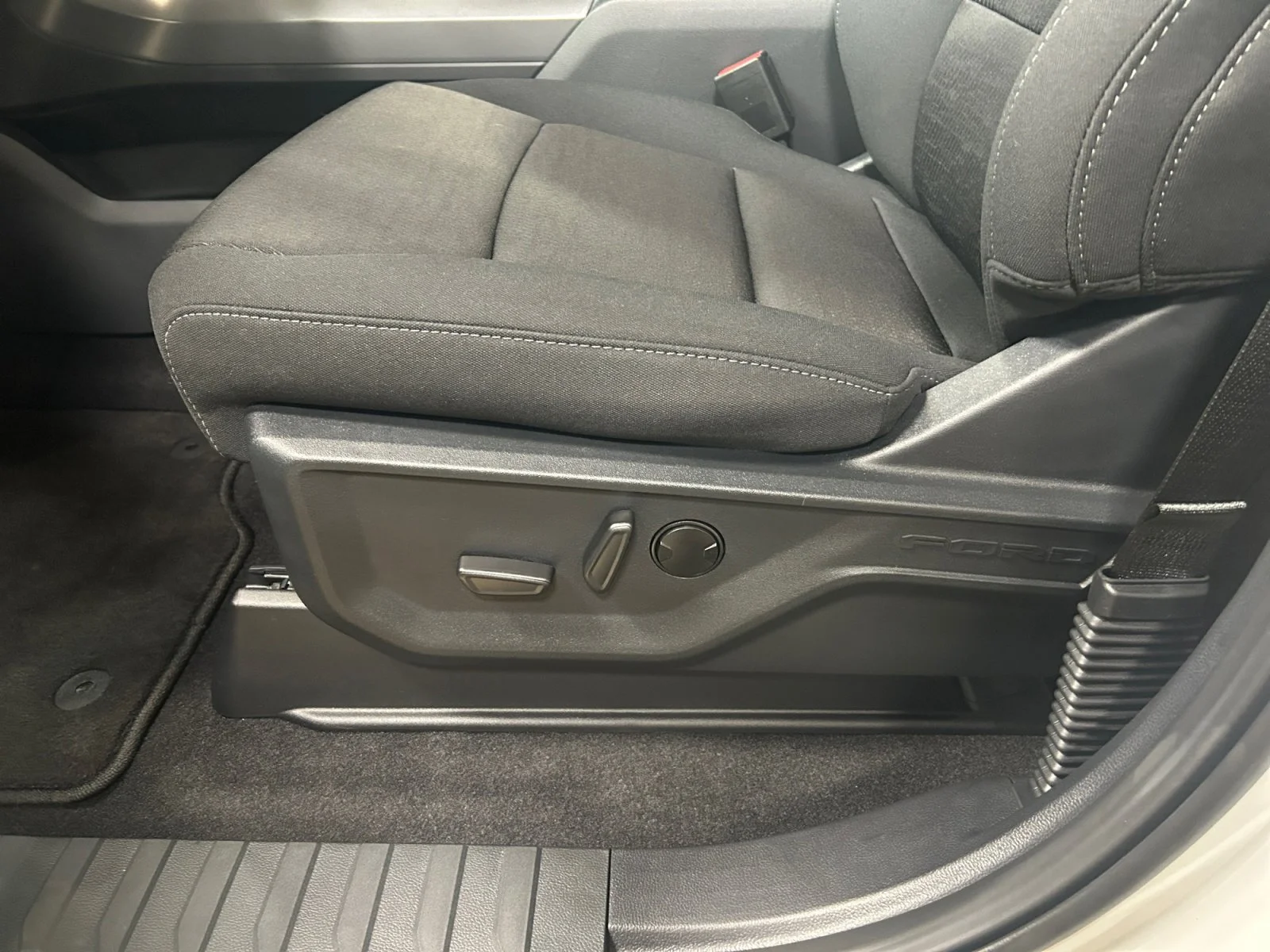 New 2026 Avalanche Ford XLT image 15