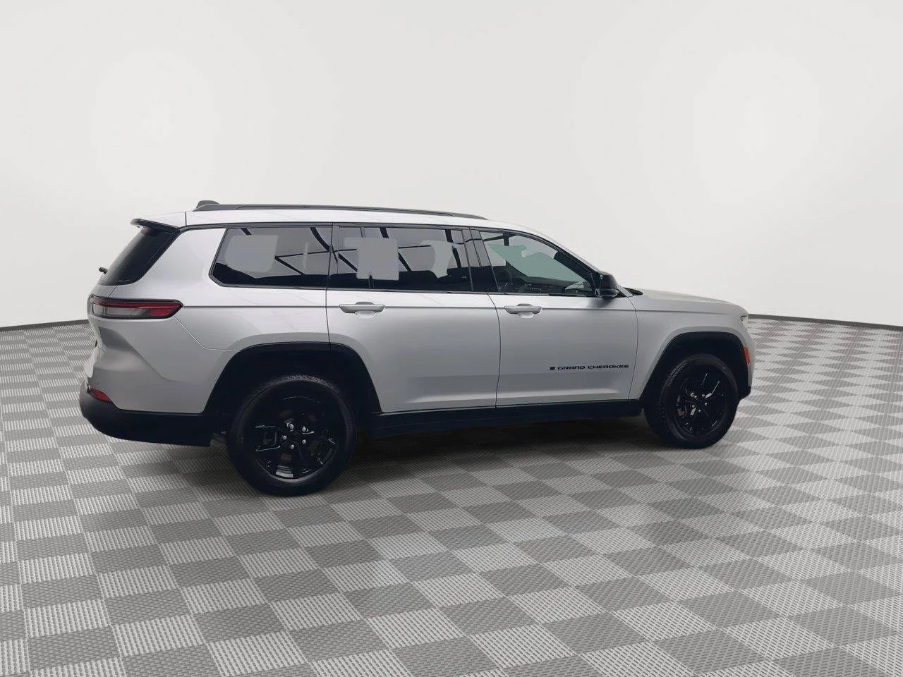 Used 2025 Silver Jeep Altitude X 4x4 image 41