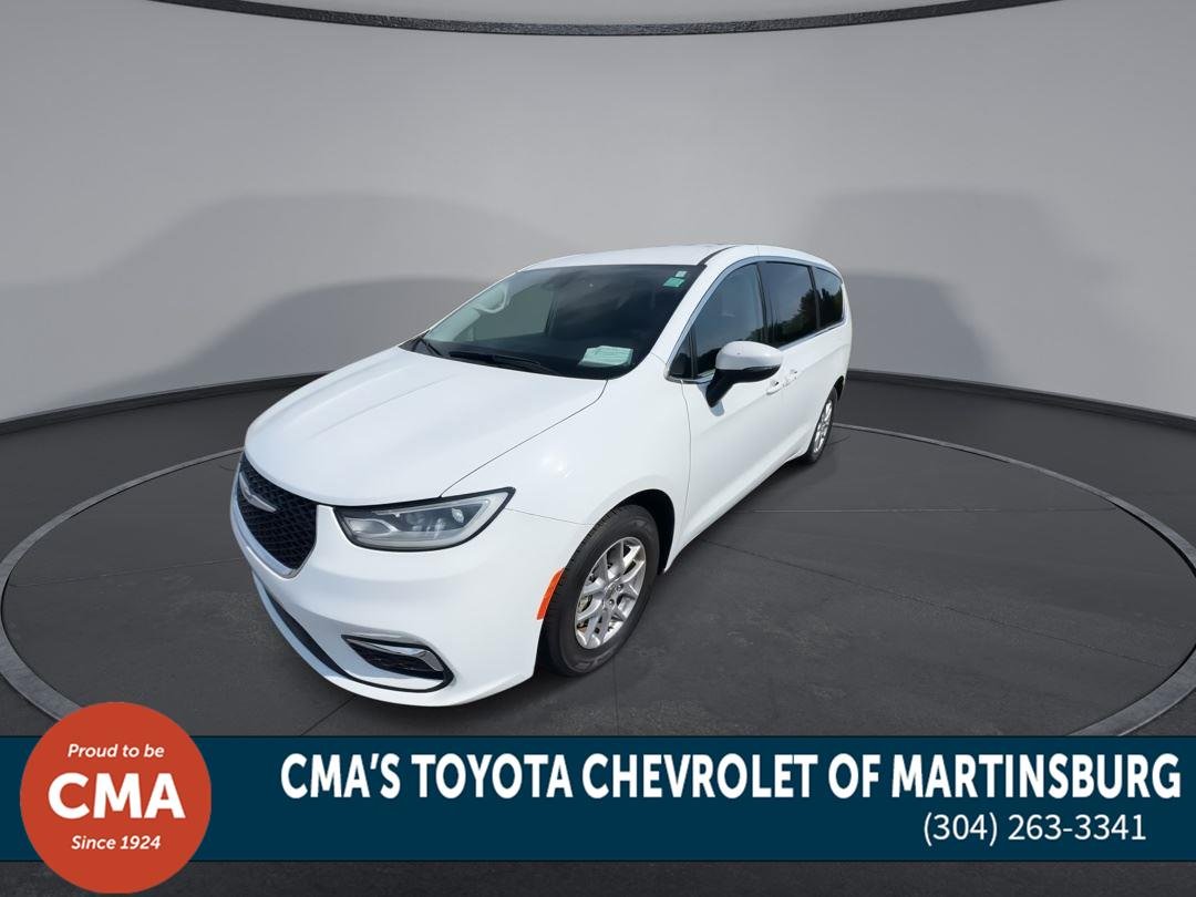 Used 2023 Bright White Clearcoat Chrysler Touring L image 4