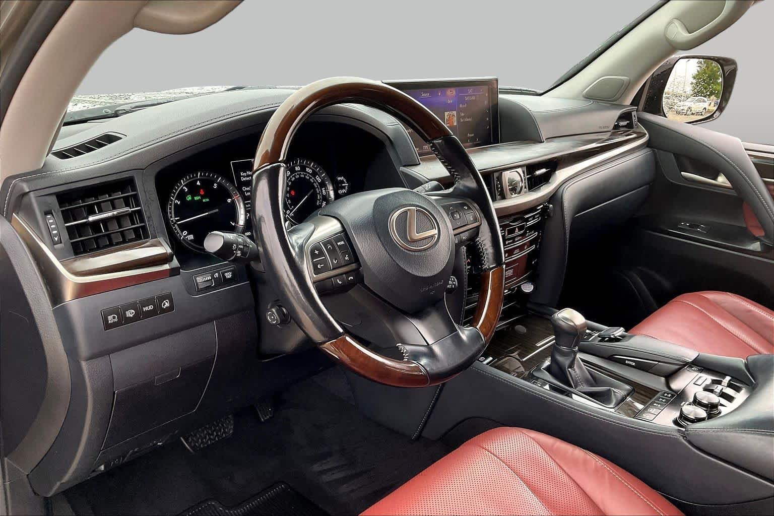 Used 2019 Atomic Silver Lexus  image 15