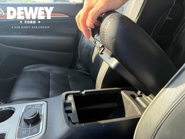 Used 2011 Mineral Gray Clearcoat Metallic Jeep Overland image 22
