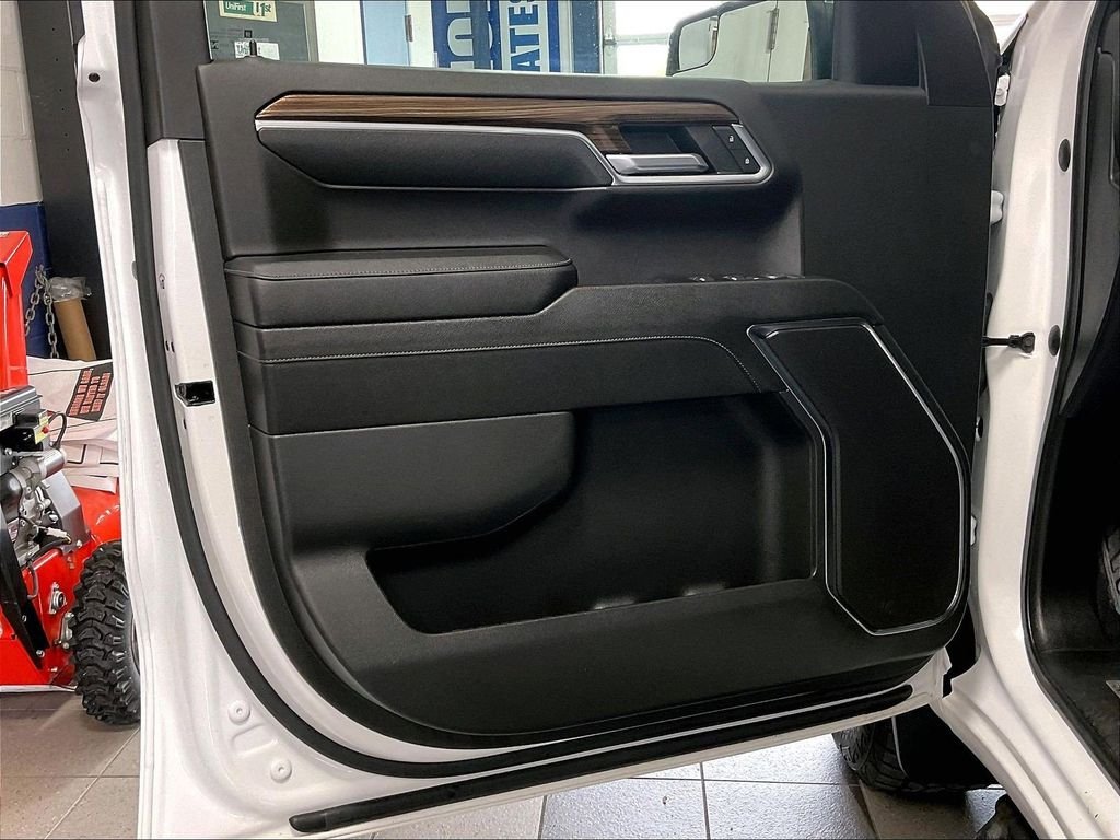 Used 2023 White Chevrolet LT image 9
