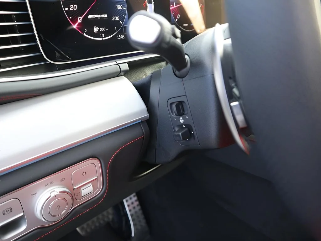 New 2025 MANUFAKTUR Moonlight White Metallic Mercedes-Benz GLE 63 S AMG® image 37
