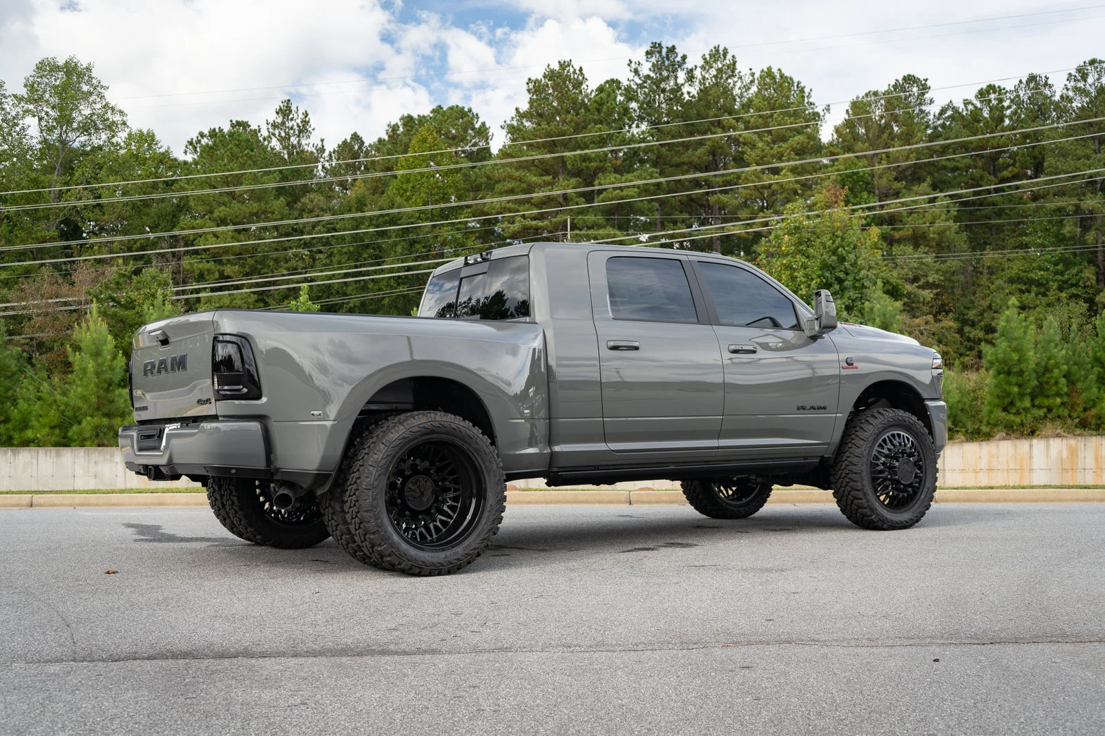 New 2026 Ceramic Gray Clear-Coat Exterior Paint RAM Laramie image 21
